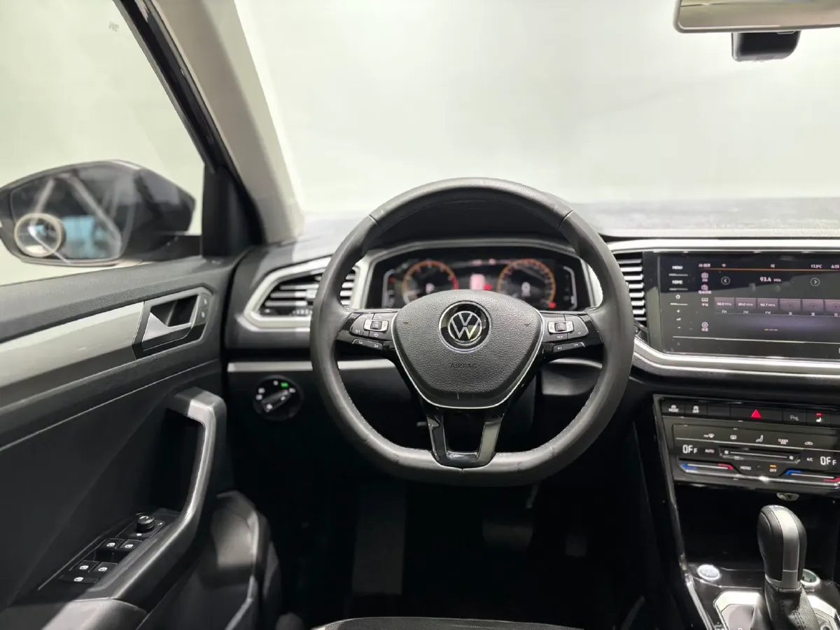 2022 Volkswagen T-Roc 1.4T 150HP L4 7DCT,autocango,china used car exporter,china ev exporter,chinese used car exporter,chinese used ev exporter