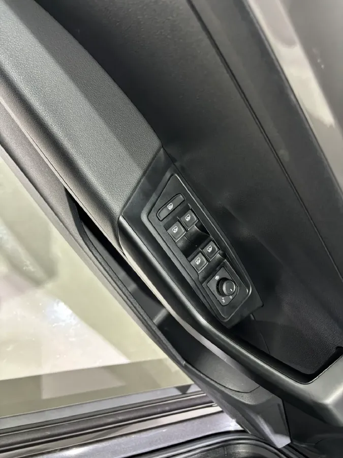 2022 Volkswagen T-Roc 1.4T 150HP L4 7DCT,autocango,china used car exporter,china ev exporter,chinese used car exporter,chinese used ev exporter