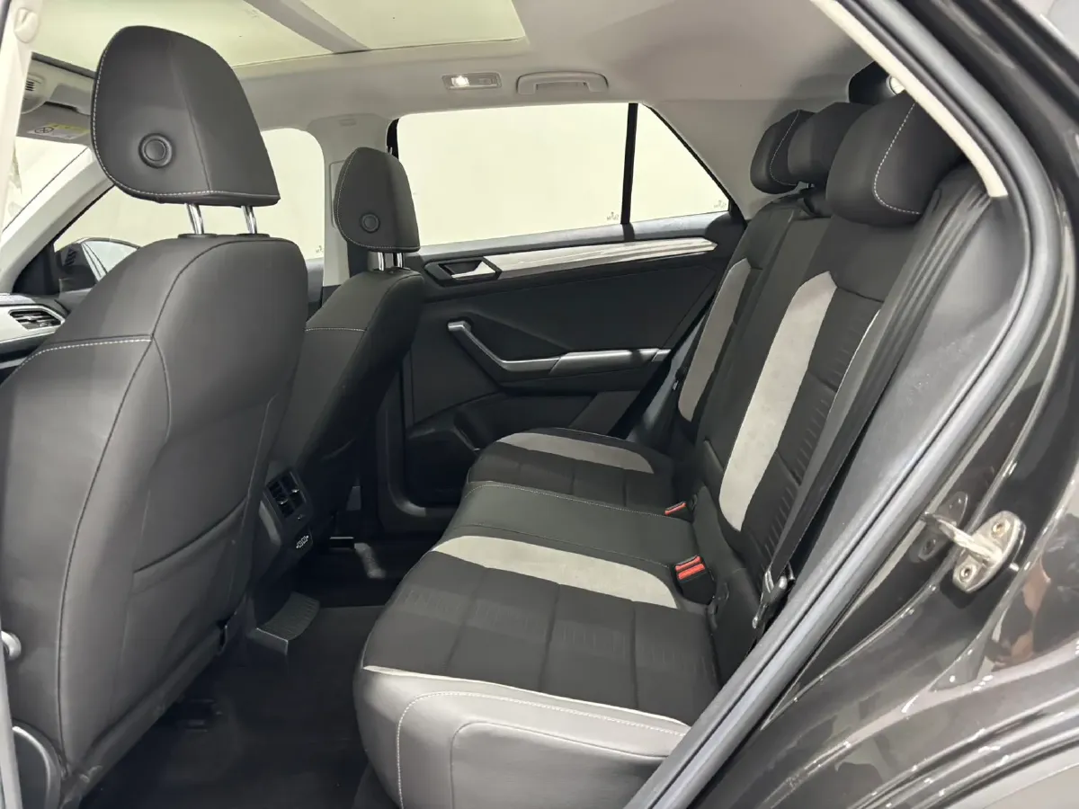 2022 Volkswagen T-Roc 1.4T 150HP L4 7DCT,autocango,china used car exporter,china ev exporter,chinese used car exporter,chinese used ev exporter