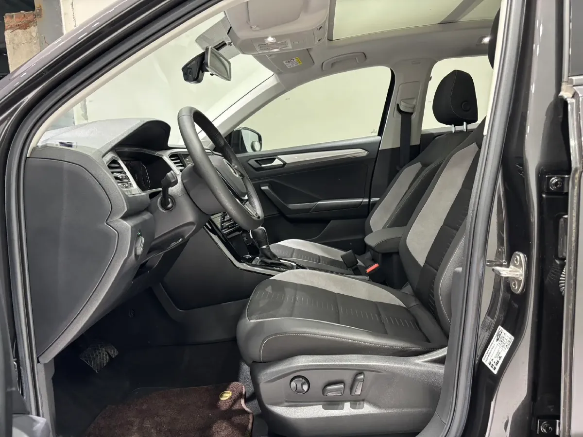 2022 Volkswagen T-Roc 1.4T 150HP L4 7DCT,autocango,china used car exporter,china ev exporter,chinese used car exporter,chinese used ev exporter