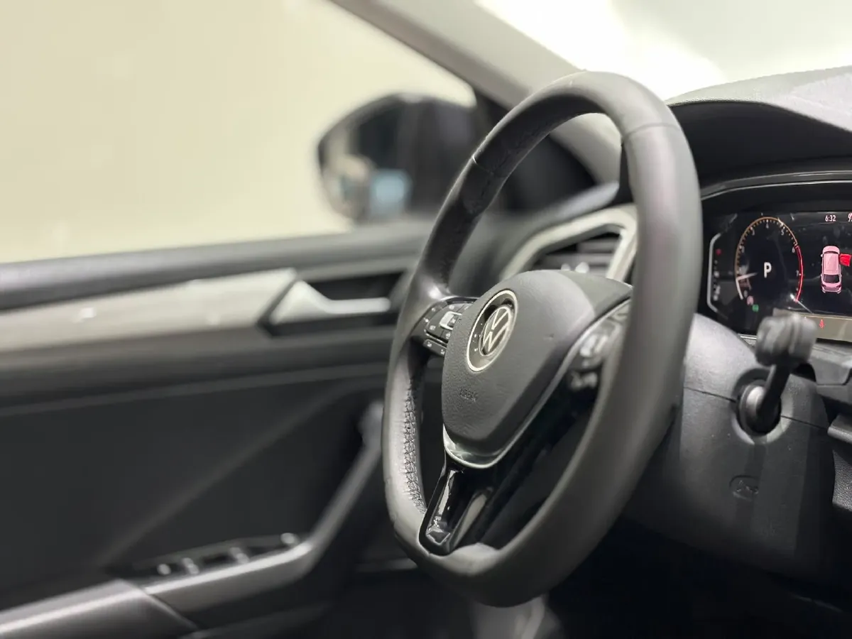 2022 Volkswagen T-Roc 1.4T 150HP L4 7DCT,autocango,china used car exporter,china ev exporter,chinese used car exporter,chinese used ev exporter