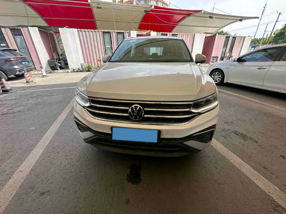 2023 Volkswagen Tiguan L 1.5T 160HP L4 7DCT,autocango,china used car exporter,china ev exporter,chinese used car exporter,chinese used ev exporter