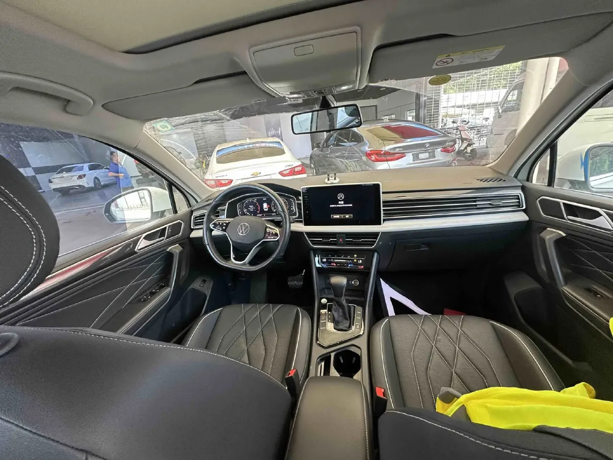 2023 Volkswagen Tiguan L 1.5T 160HP L4 7DCT,autocango,china used car exporter,china ev exporter,chinese used car exporter,chinese used ev exporter