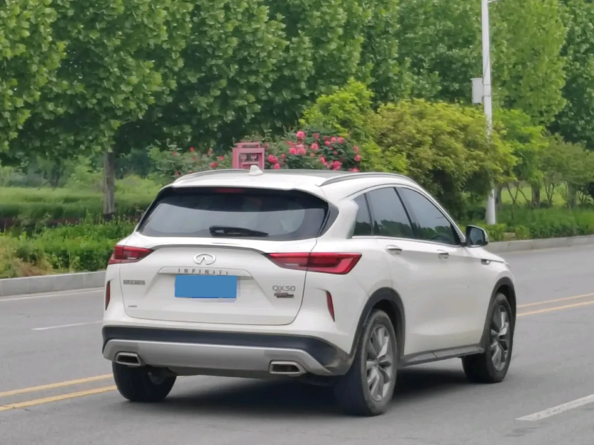 2022 Infiniti QX50 2.0T 261HP L4 CVT,autocango,china used car exporter,china ev exporter,chinese used car exporter,chinese used ev exporter