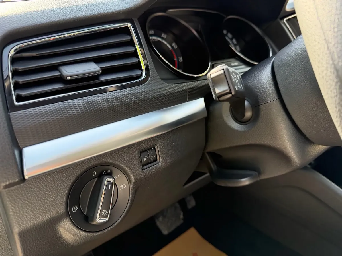 2021 Skoda Kamiq 1.5L 112HP L4 6AT,autocango,china used car exporter,china ev exporter,chinese used car exporter,chinese used ev exporter