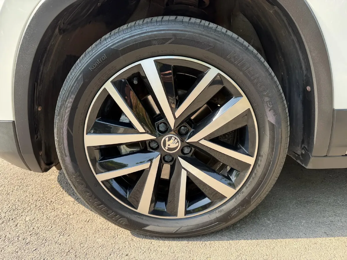 2021 Skoda Kamiq 1.5L 112HP L4 6AT,autocango,china used car exporter,china ev exporter,chinese used car exporter,chinese used ev exporter