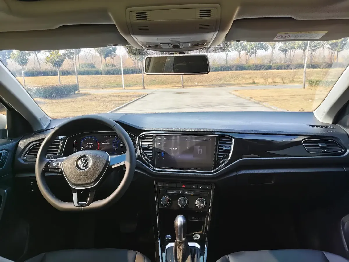 2022 Volkswagen T-Roc 1.4T 150HP L4 7DCT,autocango,china used car exporter,china ev exporter,chinese used car exporter,chinese used ev exporter