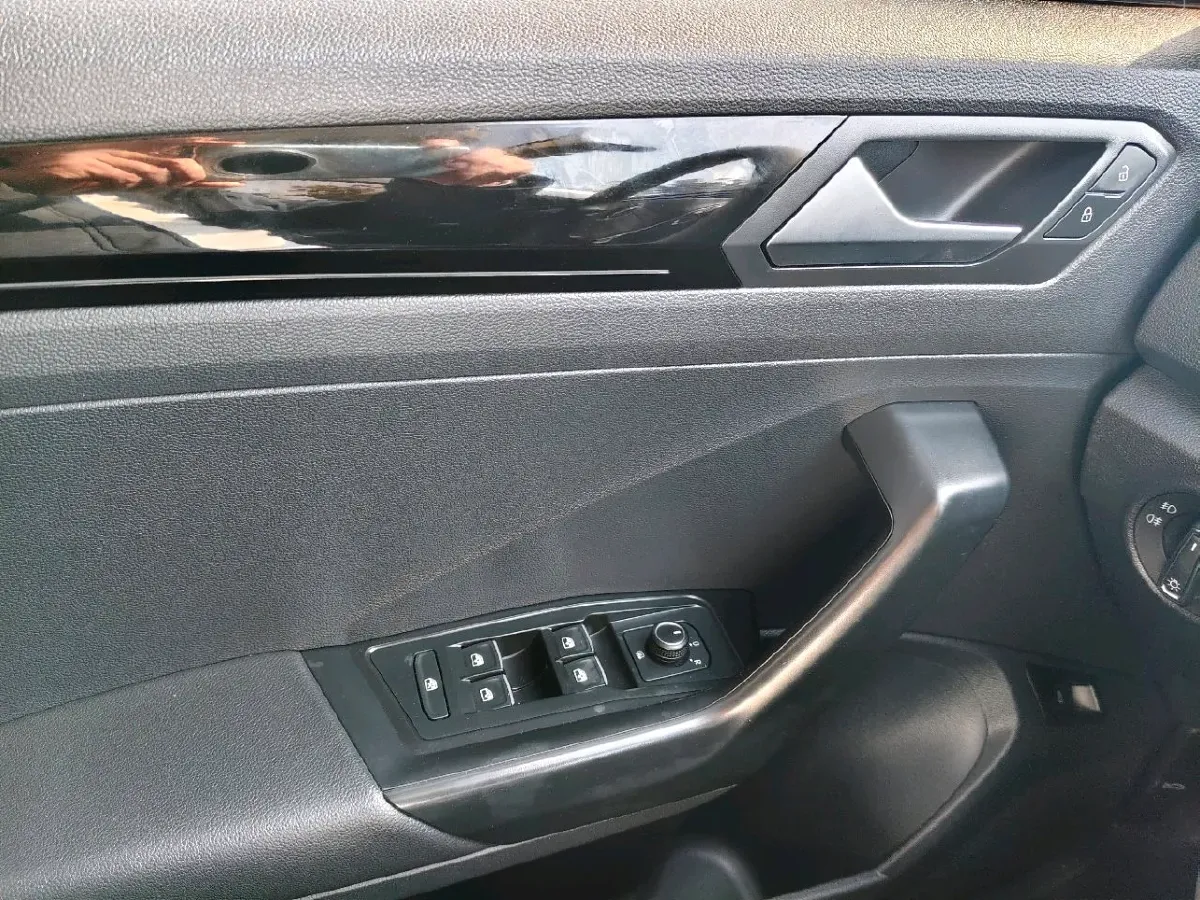 2022 Volkswagen T-Roc 1.4T 150HP L4 7DCT,autocango,china used car exporter,china ev exporter,chinese used car exporter,chinese used ev exporter