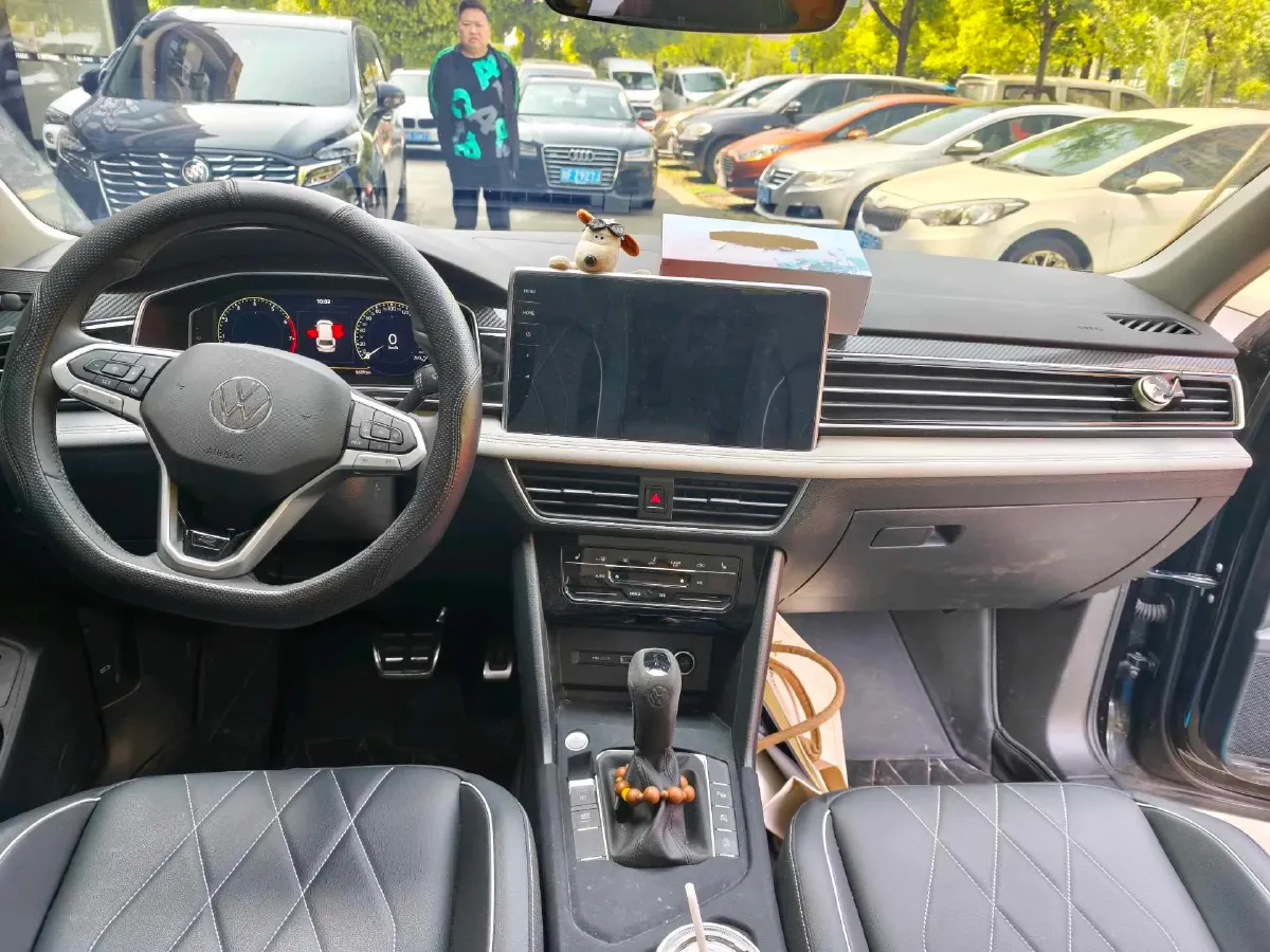 2024 Volkswagen Tiguan L 2.0T 186HP L4 7DCT,autocango,china used car exporter,china ev exporter,chinese used car exporter,chinese used ev exporter
