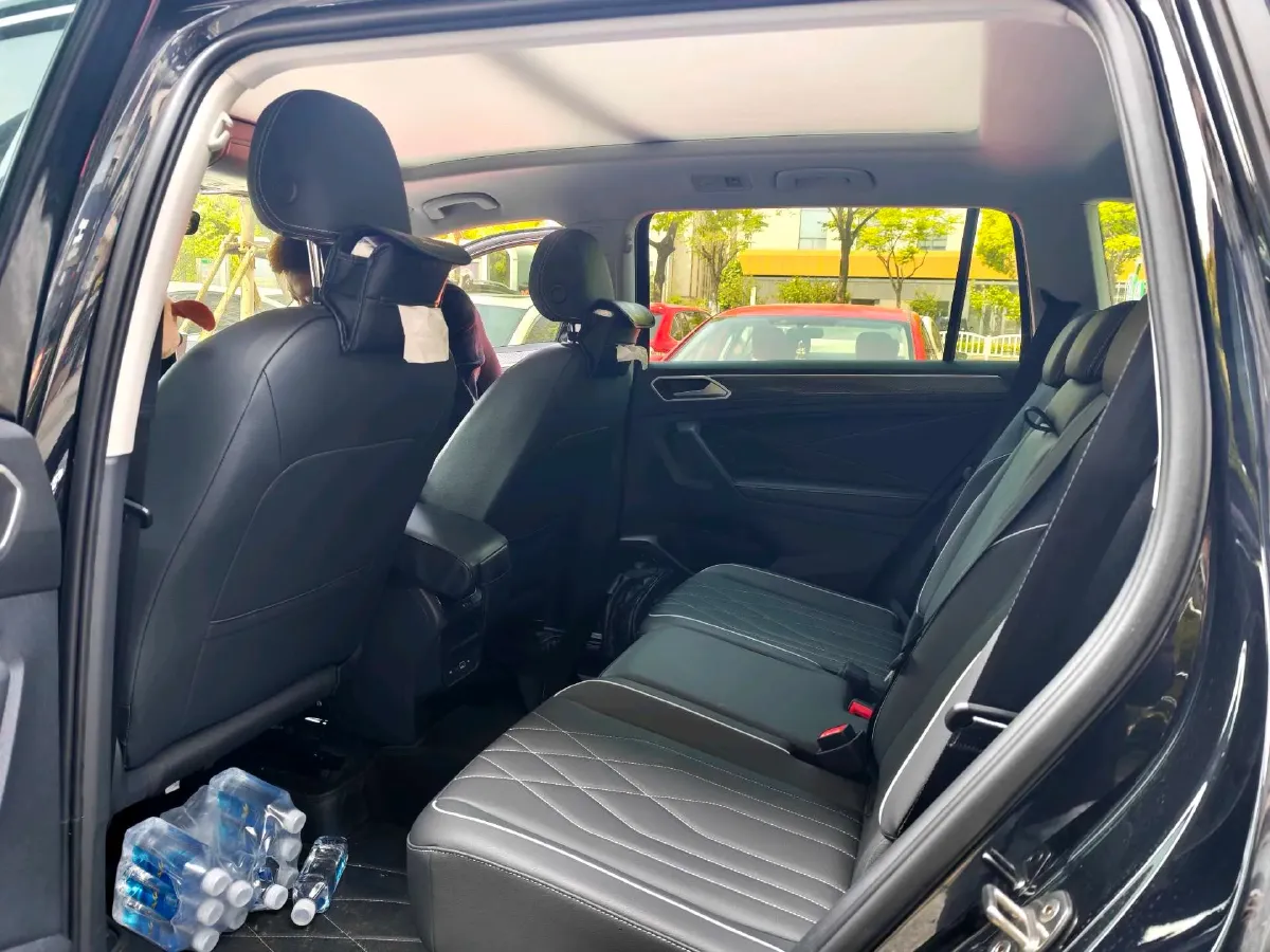 2024 Volkswagen Tiguan L 2.0T 186HP L4 7DCT,autocango,china used car exporter,china ev exporter,chinese used car exporter,chinese used ev exporter