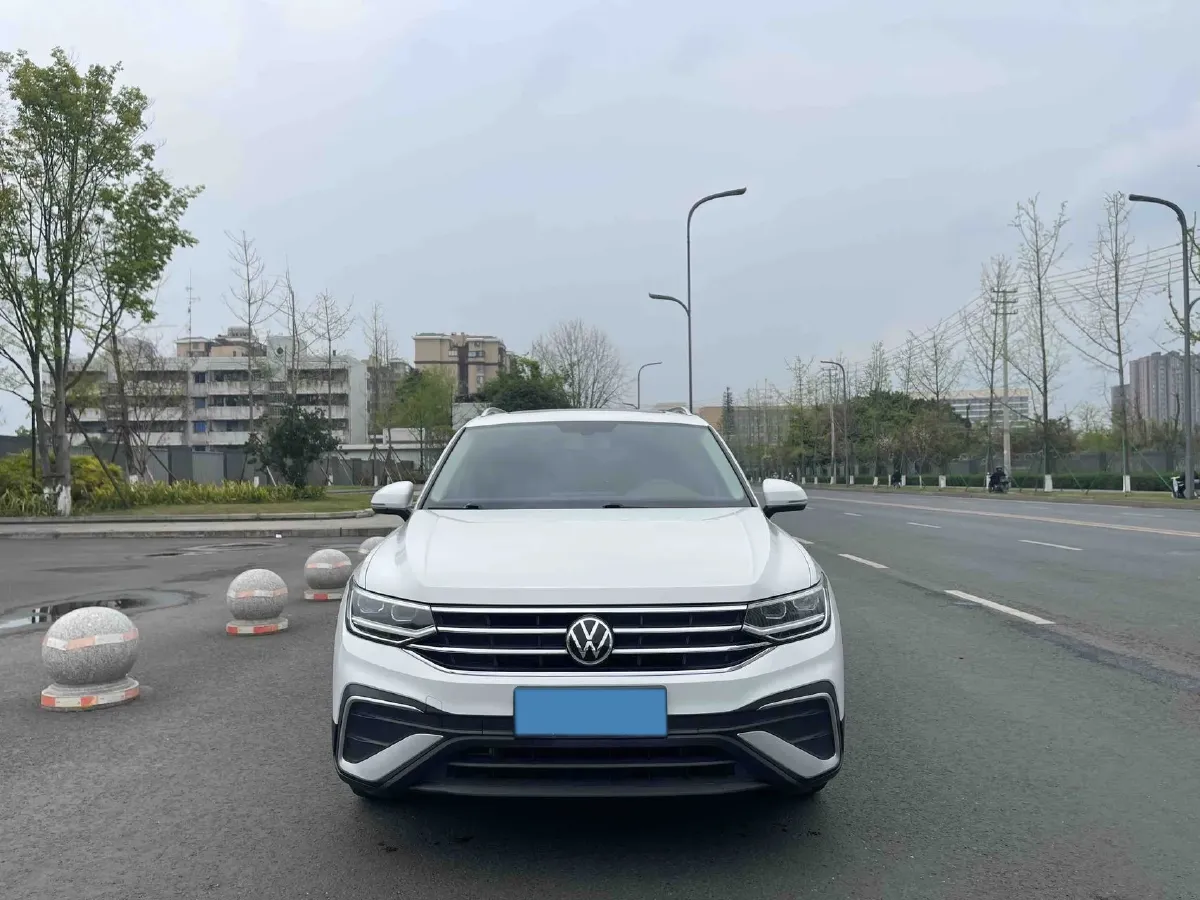 2023 Volkswagen Tiguan L 1.5T 160HP L4 7DCT,autocango,china used car exporter,china ev exporter,chinese used car exporter,chinese used ev exporter