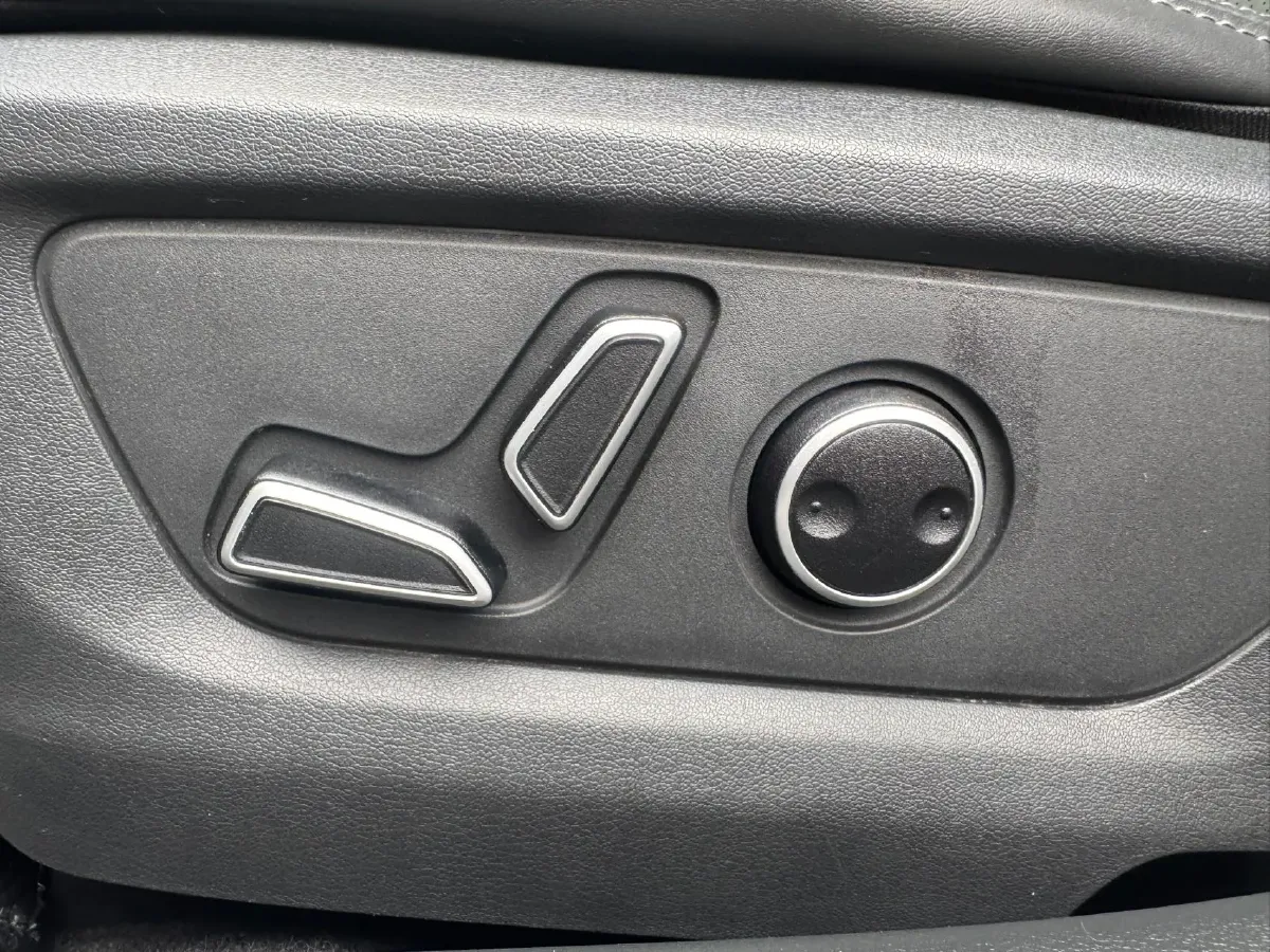 2021 ChangAn UNI-T 1.5T 180HP L4 7DCT,autocango,china used car exporter,china ev exporter,chinese used car exporter,chinese used ev exporter