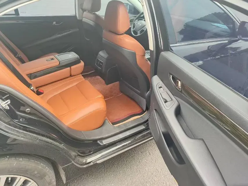 2018 HongQi H7 2.0T 204HP L4 6AT,autocango,china used car exporter,china ev exporter,chinese used car exporter,chinese used ev exporter