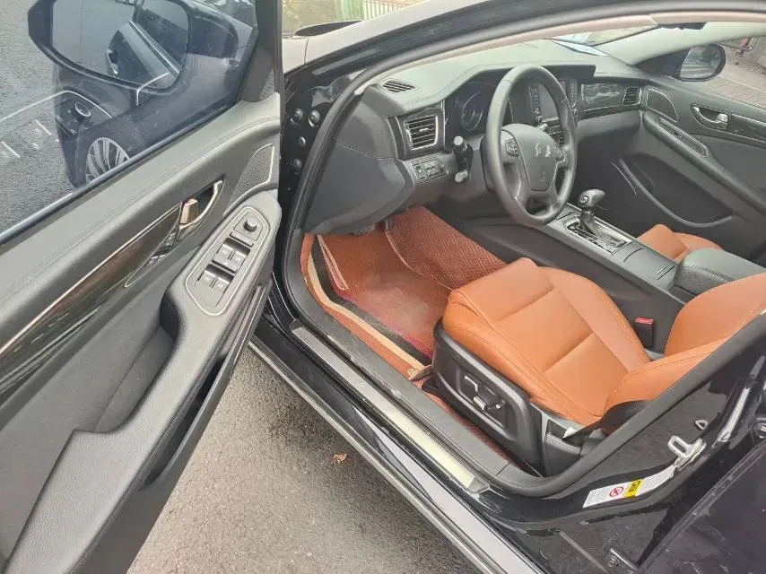 2018 HongQi H7 2.0T 204HP L4 6AT,autocango,china used car exporter,china ev exporter,chinese used car exporter,chinese used ev exporter