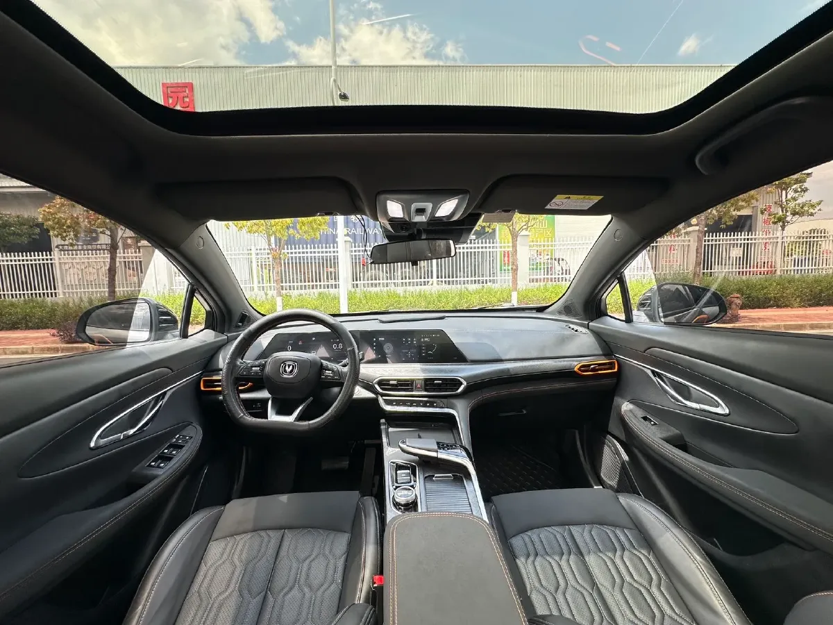 2022 ChangAn UNI-T 1.5T 188HP L4 7DCT,autocango,china used car exporter,china ev exporter,chinese used car exporter,chinese used ev exporter