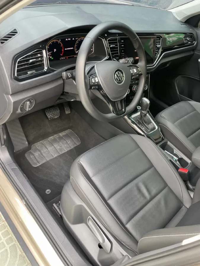 2021 Volkswagen T-Roc 1.4T 150HP L4 7DCT,autocango,china used car exporter,china ev exporter,chinese used car exporter,chinese used ev exporter