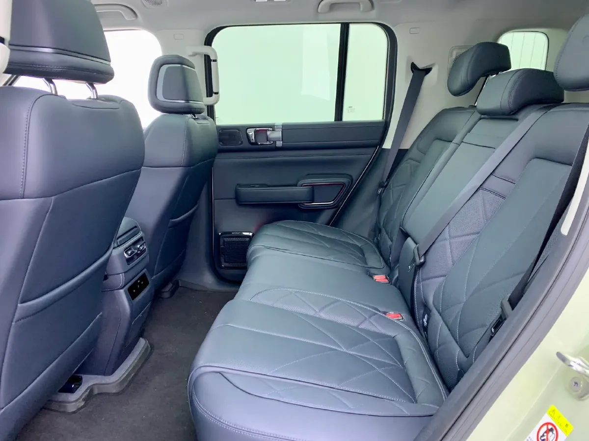 2025 FangChengBao Bao 5 1.5T 194HP L4 E-CVT PHEV 31.8KWH,autocango,china used car exporter,china ev exporter,chinese used car exporter,chinese used ev exporter