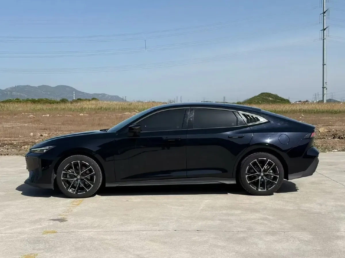 2024 ChangAn UNI-V iDD 1.5L 110HP L4 E-CVT PHEV 18.99KWH,autocango,china used car exporter,china ev exporter,chinese used car exporter,chinese used ev exporter