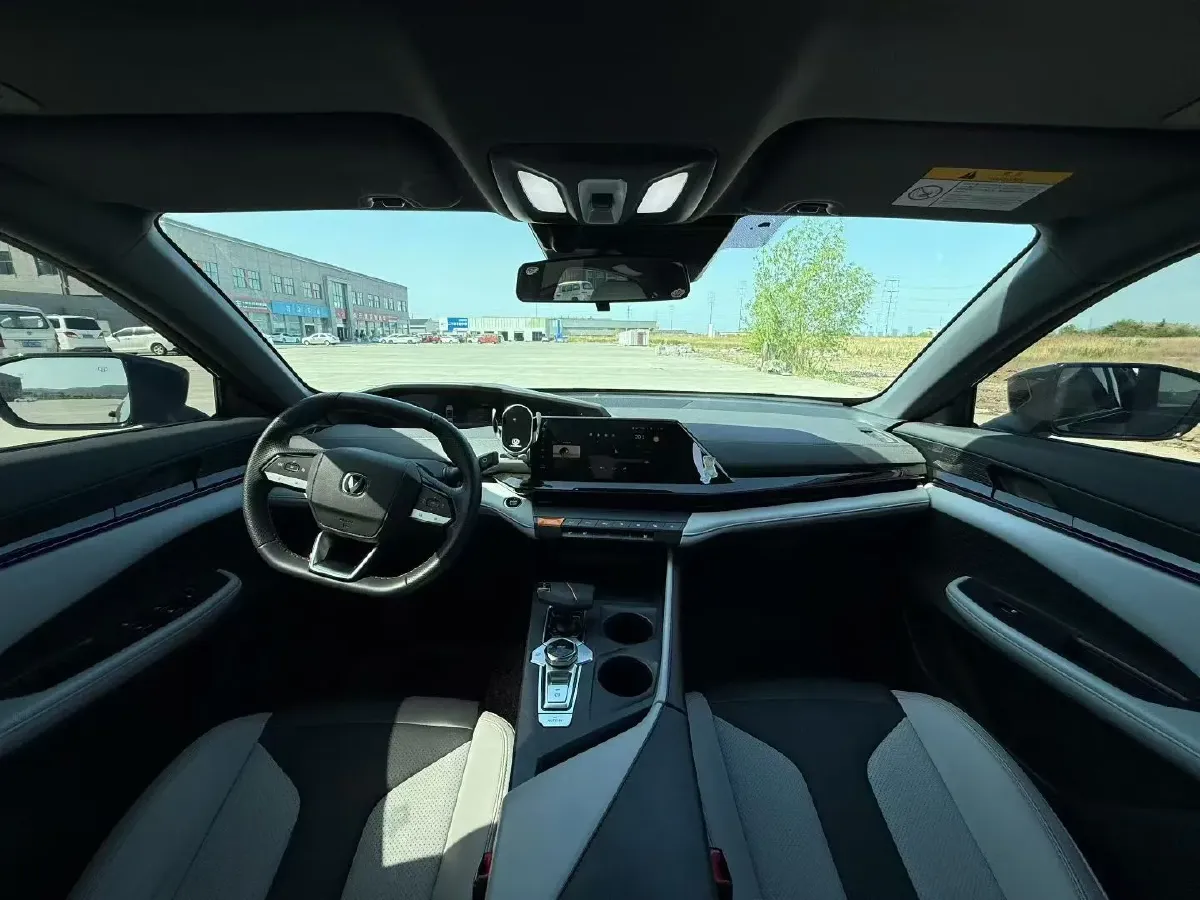 2024 ChangAn UNI-V iDD 1.5L 110HP L4 E-CVT PHEV 18.99KWH,autocango,china used car exporter,china ev exporter,chinese used car exporter,chinese used ev exporter