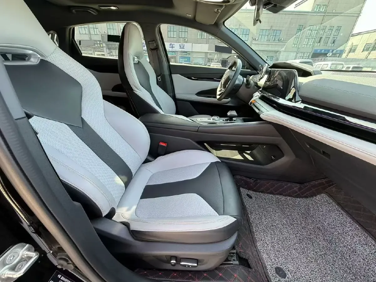 2024 ChangAn UNI-V iDD 1.5L 110HP L4 E-CVT PHEV 18.99KWH,autocango,china used car exporter,china ev exporter,chinese used car exporter,chinese used ev exporter