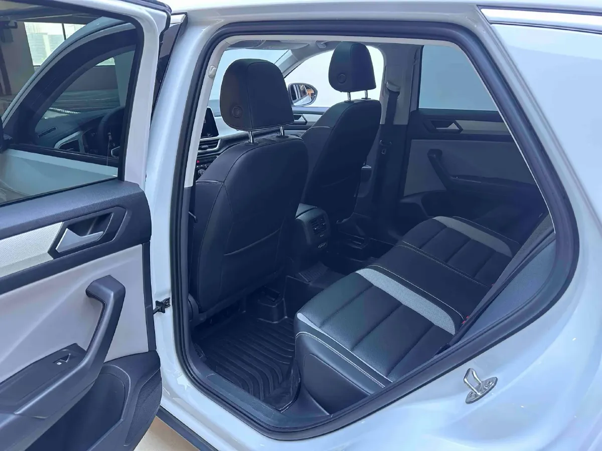 2023 Volkswagen T-Roc 1.4T 150HP L4 7DCT,autocango,china used car exporter,china ev exporter,chinese used car exporter,chinese used ev exporter