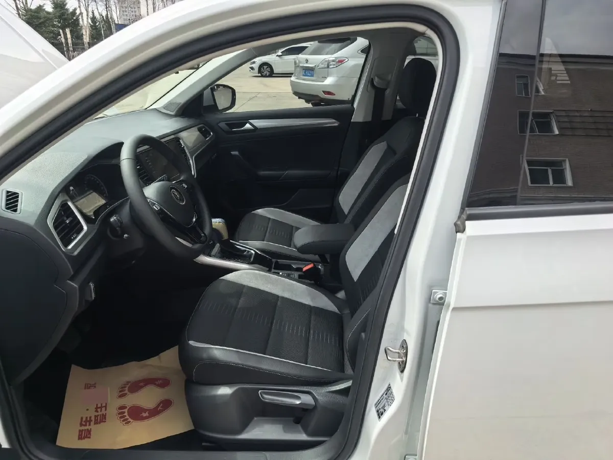 2006 Volkswagen Polo 1.6L 105HP L4 5MT,autocango,china used car exporter,china ev exporter,chinese used car exporter,chinese used ev exporter