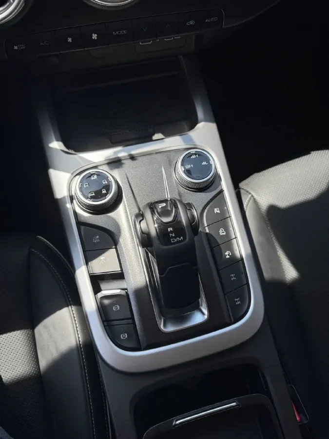 2024 Tank 300 2.0T 227HP L4 8AT,autocango,china used car exporter,china ev exporter,chinese used car exporter,chinese used ev exporter