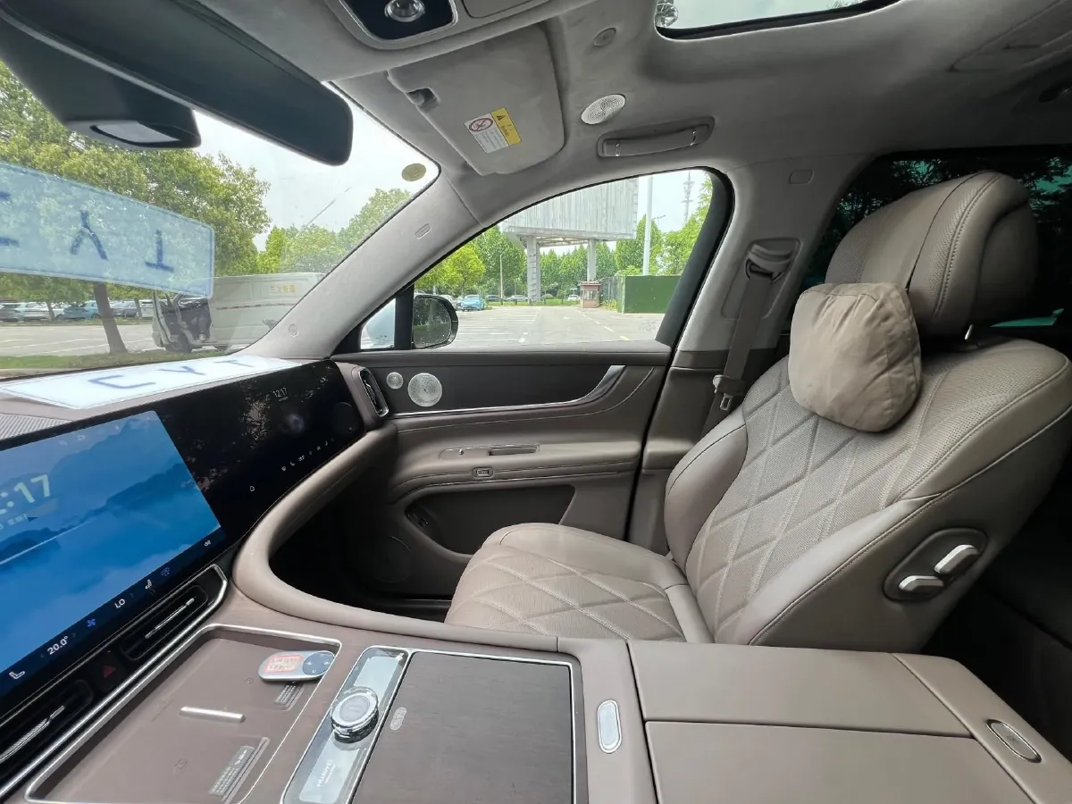 2025 AITO AITO M9 REEV 160HP REEV 52KWH,autocango,china used car exporter,china ev exporter,chinese used car exporter,chinese used ev exporter