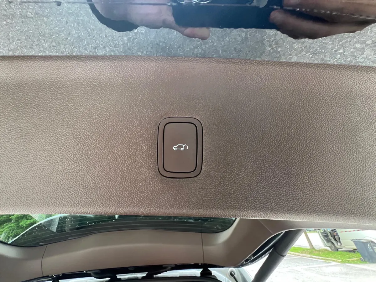 2025 AITO AITO M9 REEV 160HP REEV 52KWH,autocango,china used car exporter,china ev exporter,chinese used car exporter,chinese used ev exporter