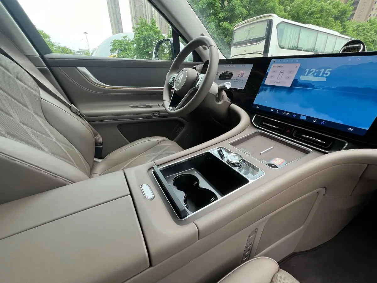 2025 AITO AITO M9 REEV 160HP REEV 52KWH,autocango,china used car exporter,china ev exporter,chinese used car exporter,chinese used ev exporter