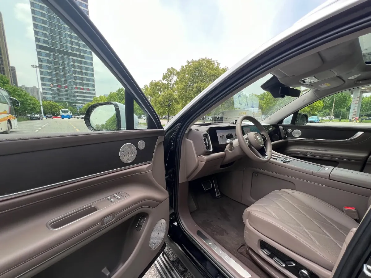 2025 AITO AITO M9 REEV 160HP REEV 52KWH,autocango,china used car exporter,china ev exporter,chinese used car exporter,chinese used ev exporter