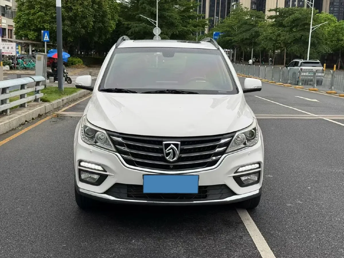 2017 BaoJun 560 1.5T 150HP L4 6DCT,autocango,china used car exporter,china ev exporter,chinese used car exporter,chinese used ev exporter