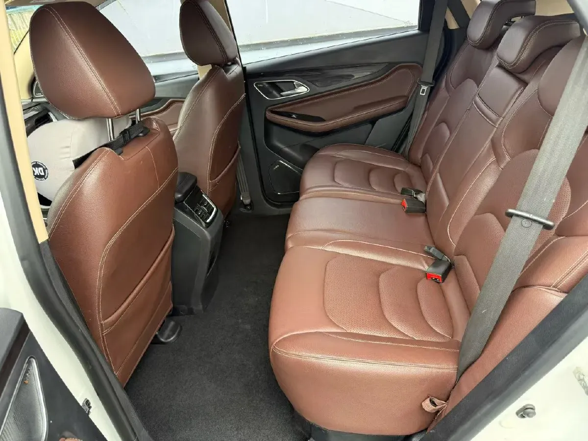 2017 BaoJun 560 1.5T 150HP L4 6DCT,autocango,china used car exporter,china ev exporter,chinese used car exporter,chinese used ev exporter