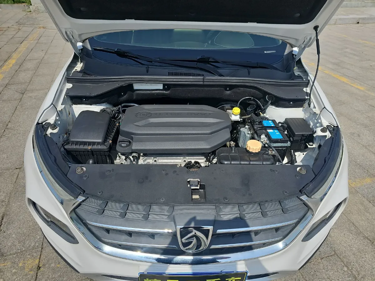 2017 BaoJun 310W 1.5L 105HP L4 6MT,autocango,china used car exporter,china ev exporter,chinese used car exporter,chinese used ev exporter