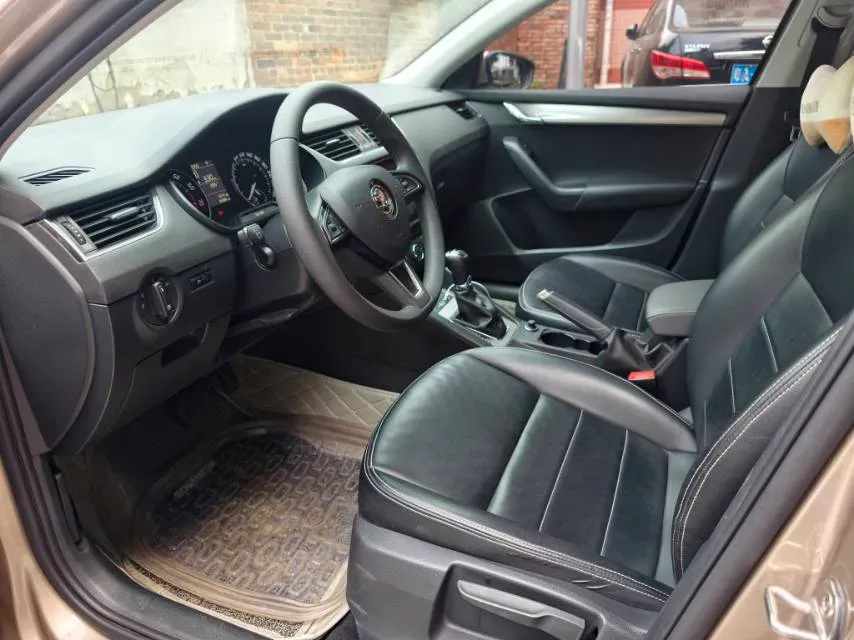 2019 Skoda Octavia 1.5L 116HP L4 6AT,autocango,china used car exporter,china ev exporter,chinese used car exporter,chinese used ev exporter