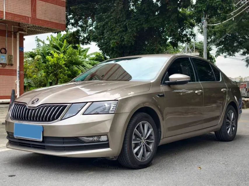 2019 Skoda Octavia 1.5L 116HP L4 6AT,autocango,china used car exporter,china ev exporter,chinese used car exporter,chinese used ev exporter