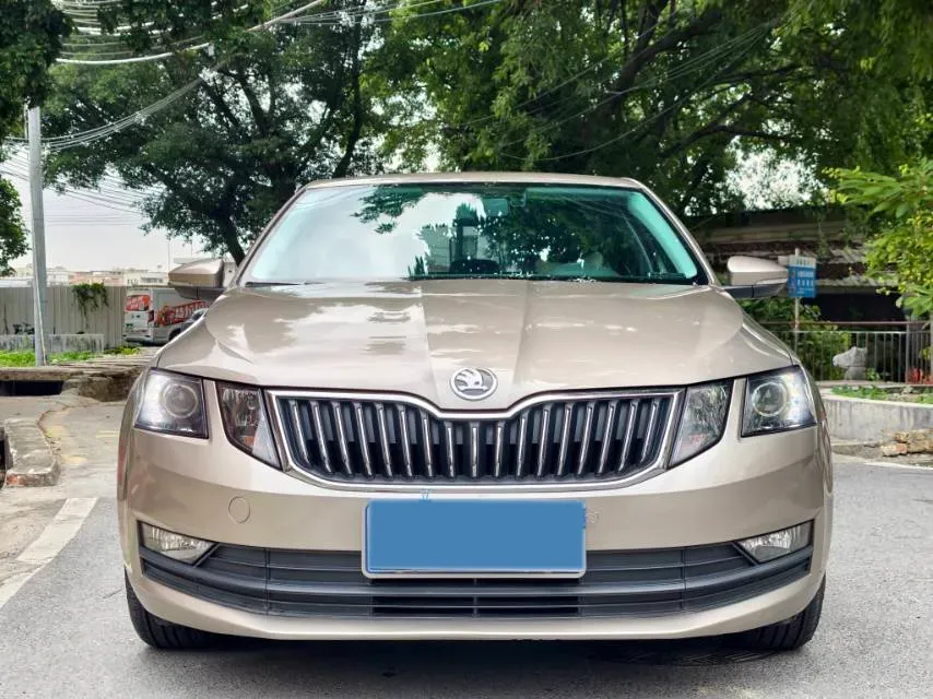 2019 Skoda Octavia 1.5L 116HP L4 6AT,autocango,china used car exporter,china ev exporter,chinese used car exporter,chinese used ev exporter