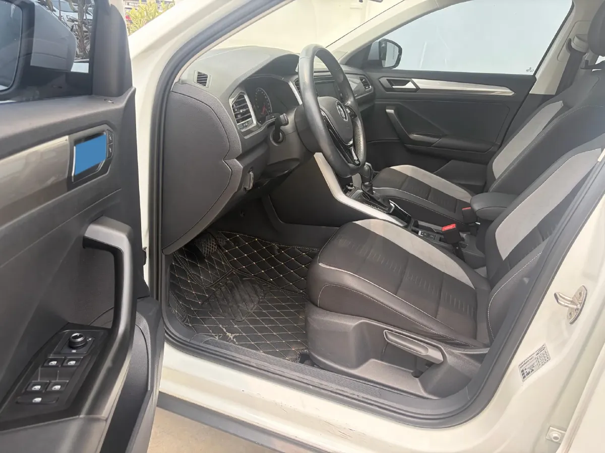 2019 Volkswagen T-Roc 1.4T 131HP L4 7DCT,autocango,china used car exporter,china ev exporter,chinese used car exporter,chinese used ev exporter