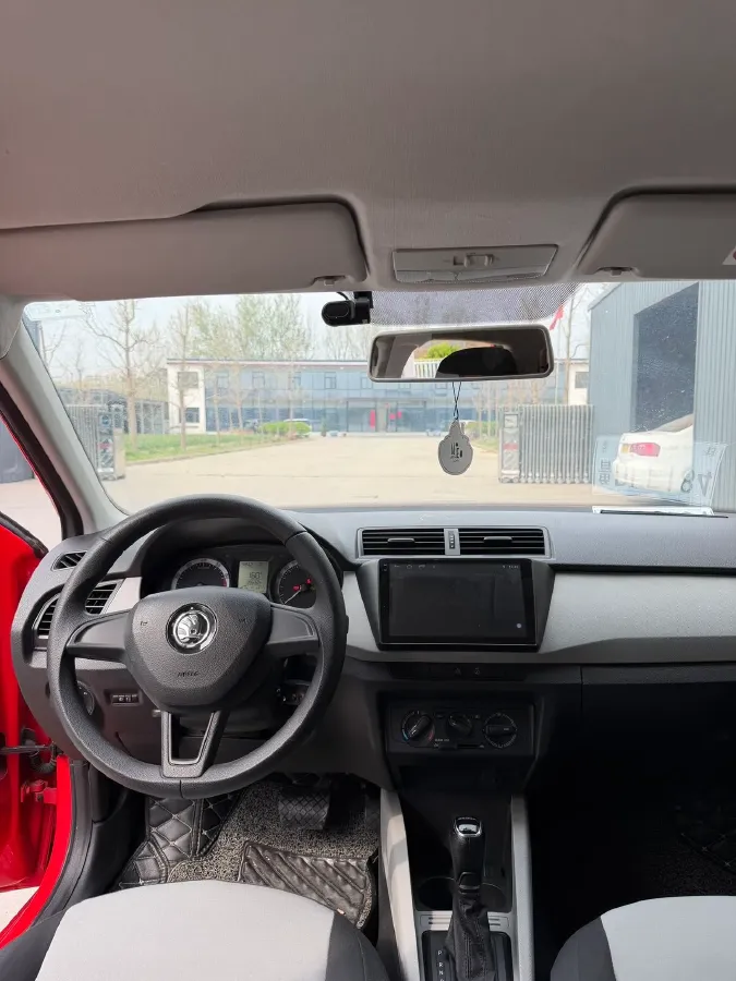 2017 Skoda Fabia 1.4L 90HP L4 6AT,autocango,china used car exporter,china ev exporter,chinese used car exporter,chinese used ev exporter