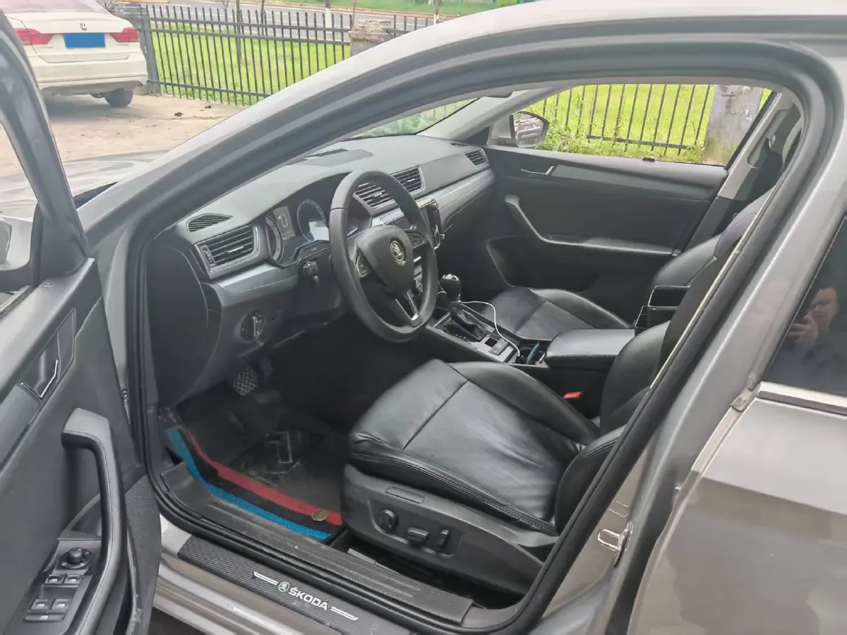 2018 Skoda Superb 1.8T 180HP L4 7DCT,autocango,china used car exporter,china ev exporter,chinese used car exporter,chinese used ev exporter