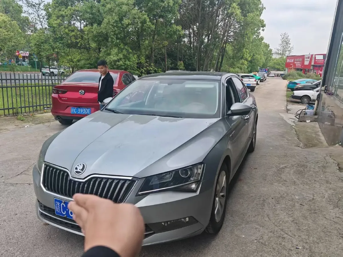 2018 Skoda Superb 1.8T 180HP L4 7DCT,autocango,china used car exporter,china ev exporter,chinese used car exporter,chinese used ev exporter