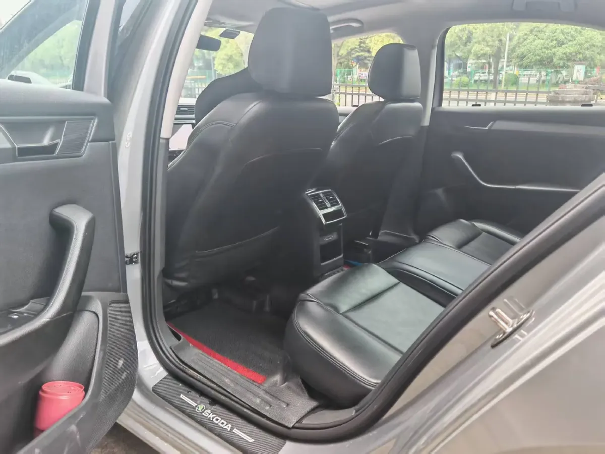 2018 Skoda Superb 1.8T 180HP L4 7DCT,autocango,china used car exporter,china ev exporter,chinese used car exporter,chinese used ev exporter