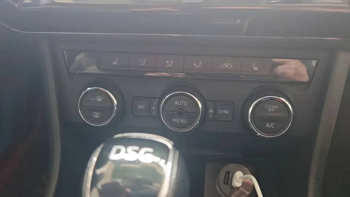 2018 Skoda Superb 1.8T 180HP L4 7DCT,autocango,china used car exporter,china ev exporter,chinese used car exporter,chinese used ev exporter