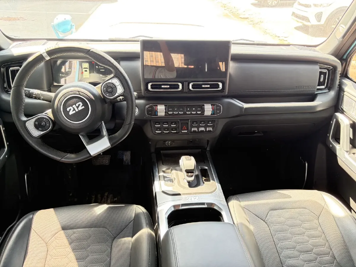 2025 212 212 T01 2.0T 252HP L4 8AT,autocango,china used car exporter,china ev exporter,chinese used car exporter,chinese used ev exporter