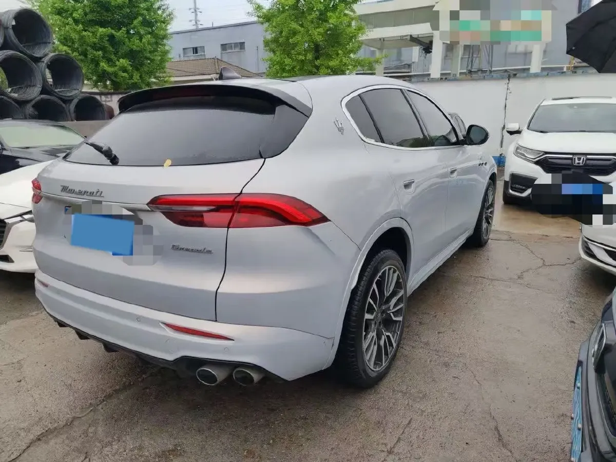 2022 Maserati Levante 2.0T 330HP L4 8AT,autocango,china used car exporter,china ev exporter,chinese used car exporter,chinese used ev exporter