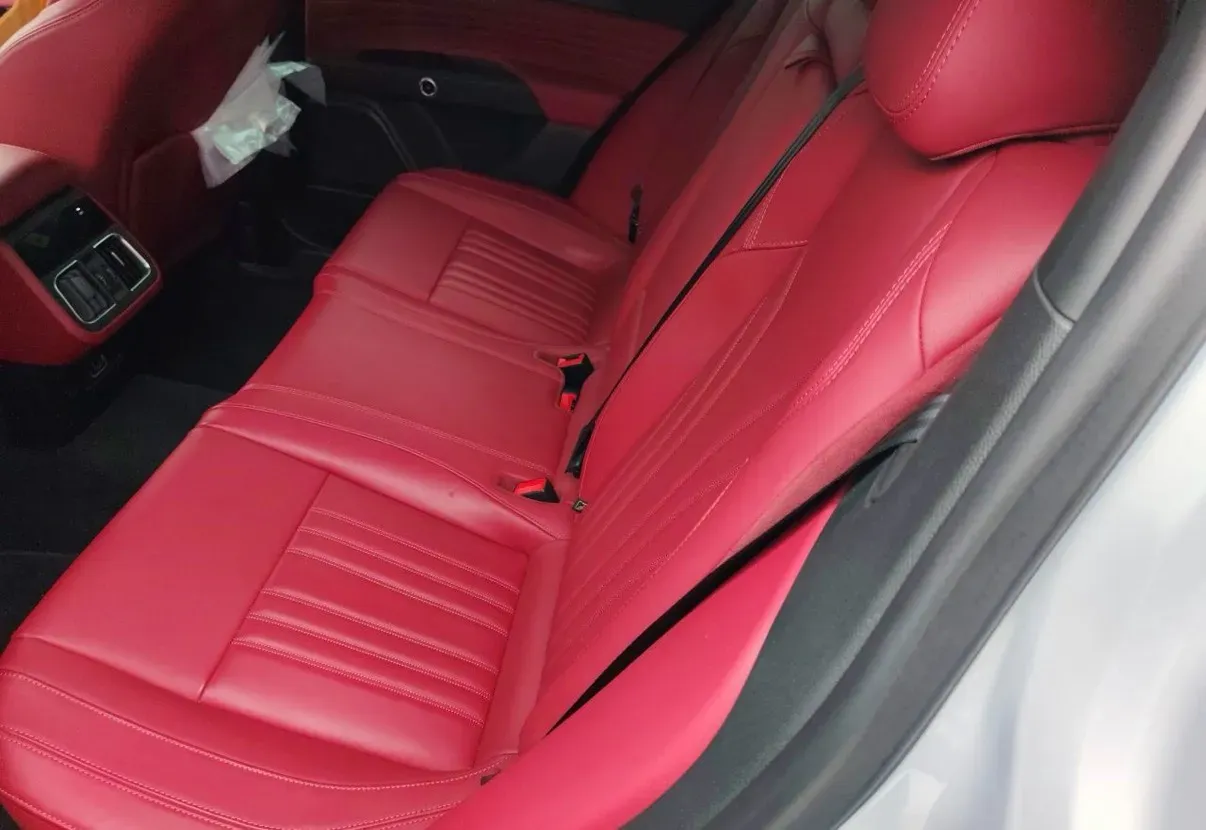 2022 Maserati Levante 2.0T 330HP L4 8AT,autocango,china used car exporter,china ev exporter,chinese used car exporter,chinese used ev exporter