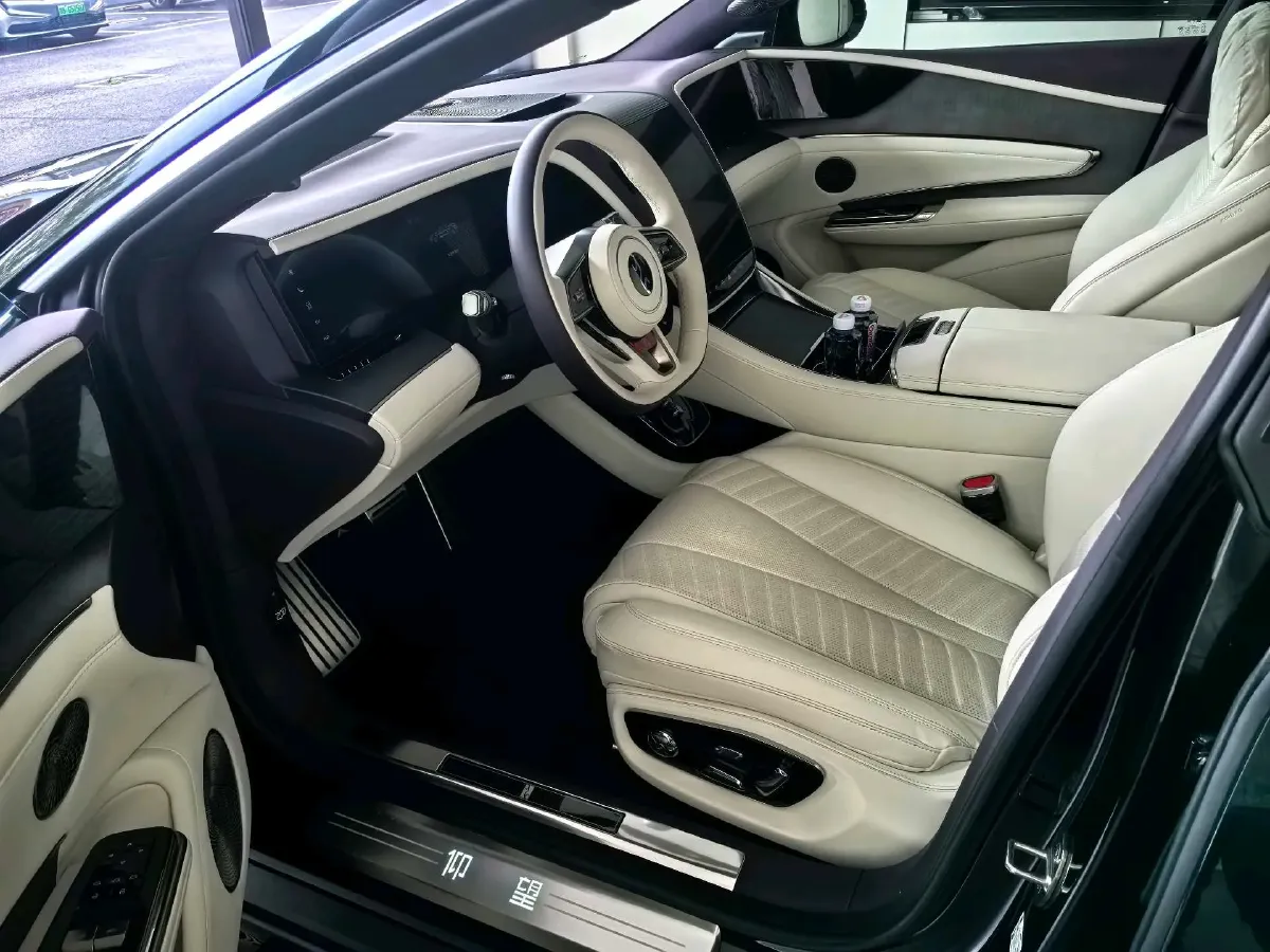 2025 YangWang U7 2.0T 245HP H4 E-CVT PHEV 52.4KWH,autocango,china used car exporter,china ev exporter,chinese used car exporter,chinese used ev exporter