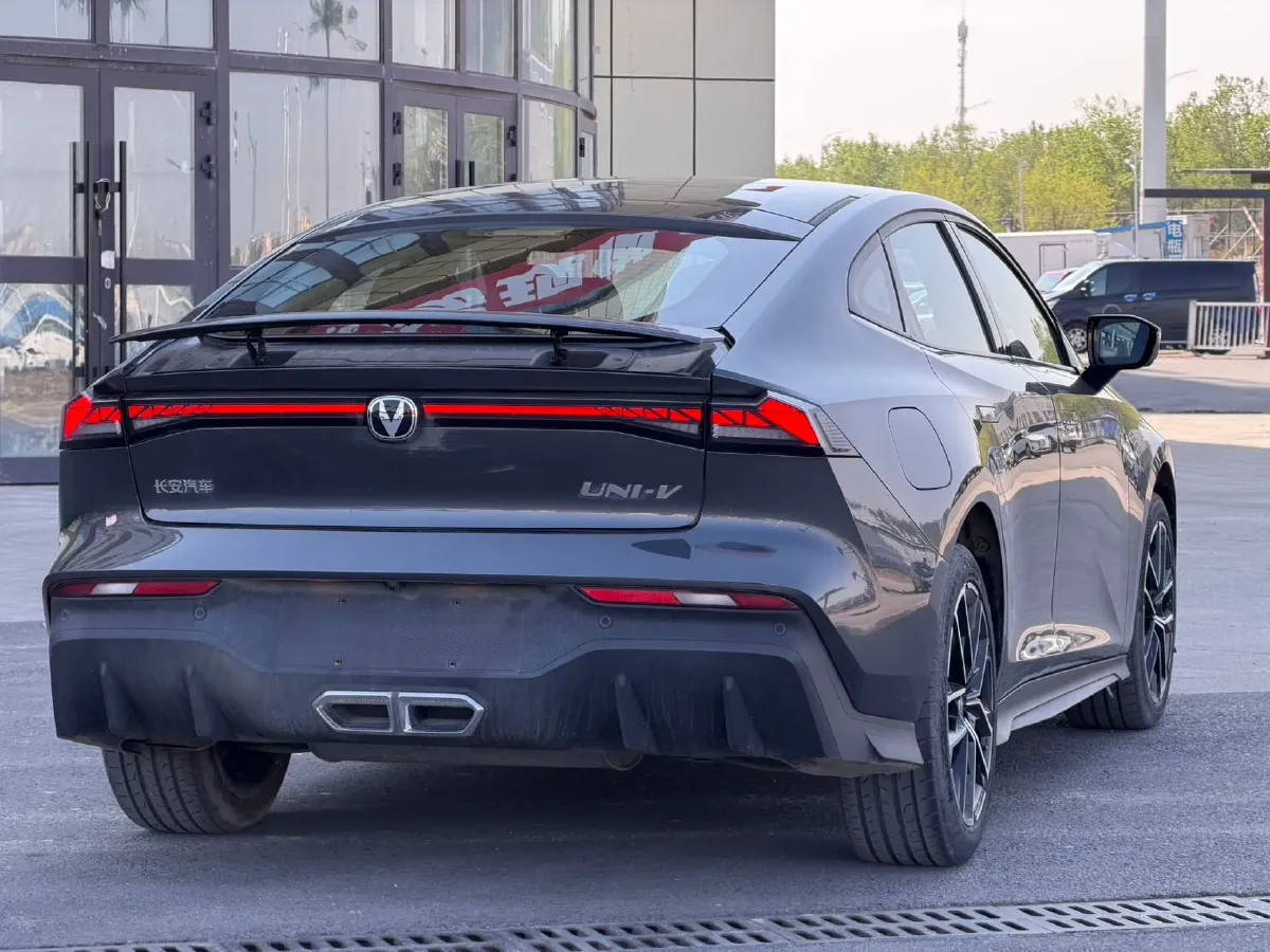 2024 ChangAn UNI-V iDD 1.5L 110HP L4 E-CVT PHEV 18.99KWH,autocango,china used car exporter,china ev exporter,chinese used car exporter,chinese used ev exporter