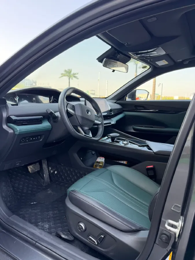 2024 ChangAn UNI-V iDD 1.5L 110HP L4 E-CVT PHEV 18.99KWH,autocango,china used car exporter,china ev exporter,chinese used car exporter,chinese used ev exporter