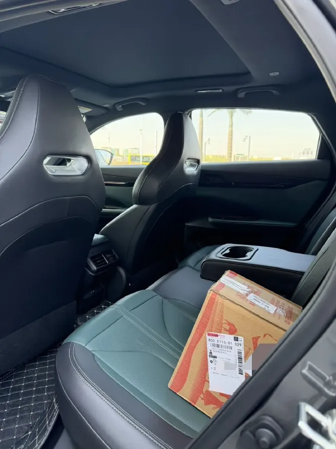 2024 ChangAn UNI-V iDD 1.5L 110HP L4 E-CVT PHEV 18.99KWH,autocango,china used car exporter,china ev exporter,chinese used car exporter,chinese used ev exporter